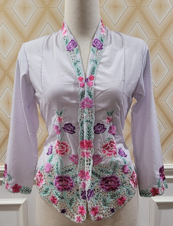 kebaya nyonya putih
