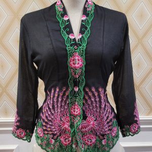 kebaya nyonya hitam