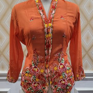 kebaya nyonya oren